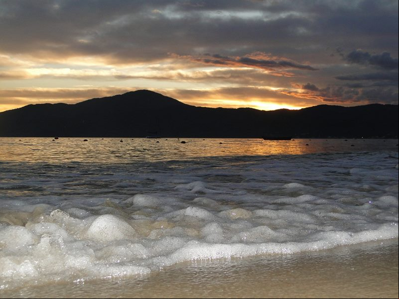 Canto Grande - Bombinhas - Litoral Norte Catarinense - Costa Esmeralda - Estado de Santa Catarina - Regi